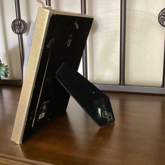 Button angel in frame. Gold fabric background. Wood like frame with gold trim. - Picture 5 of 5